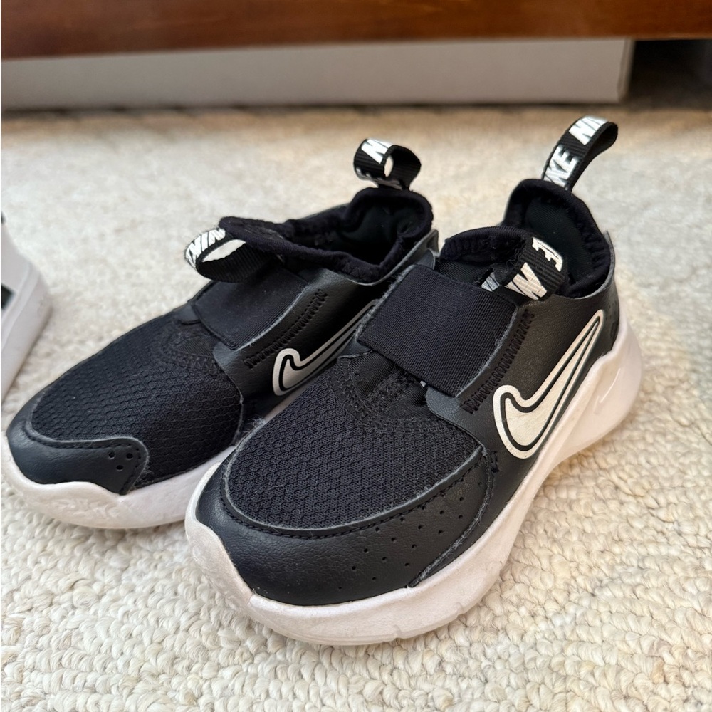 Nike Flex Toddler Shoe, Size 8, never worn!